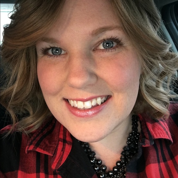 Meet your Posher, Staci - Picture 2 of 5